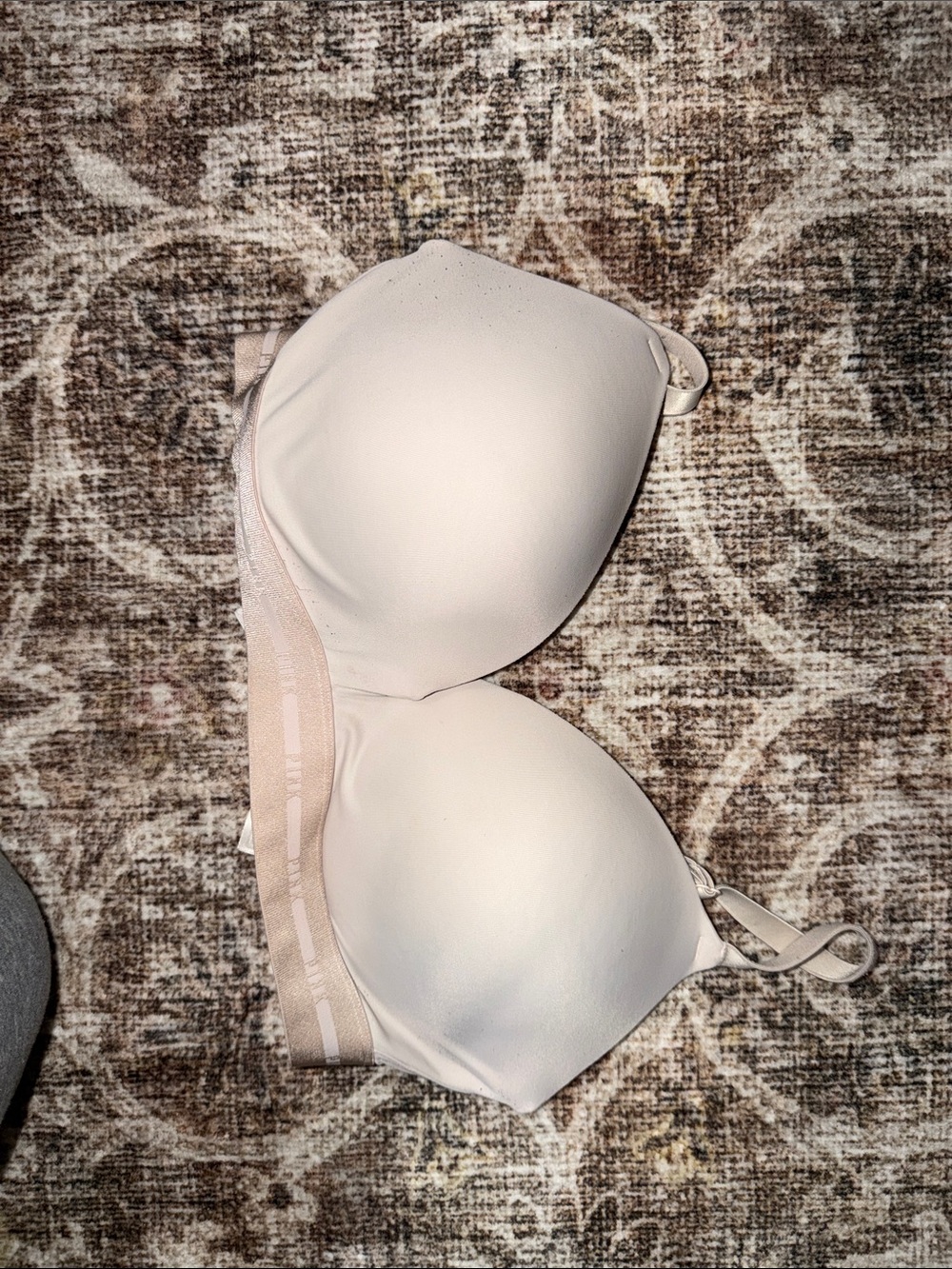 PINK Victoria's Secret Light Cream Smooth T-Shirt Bra